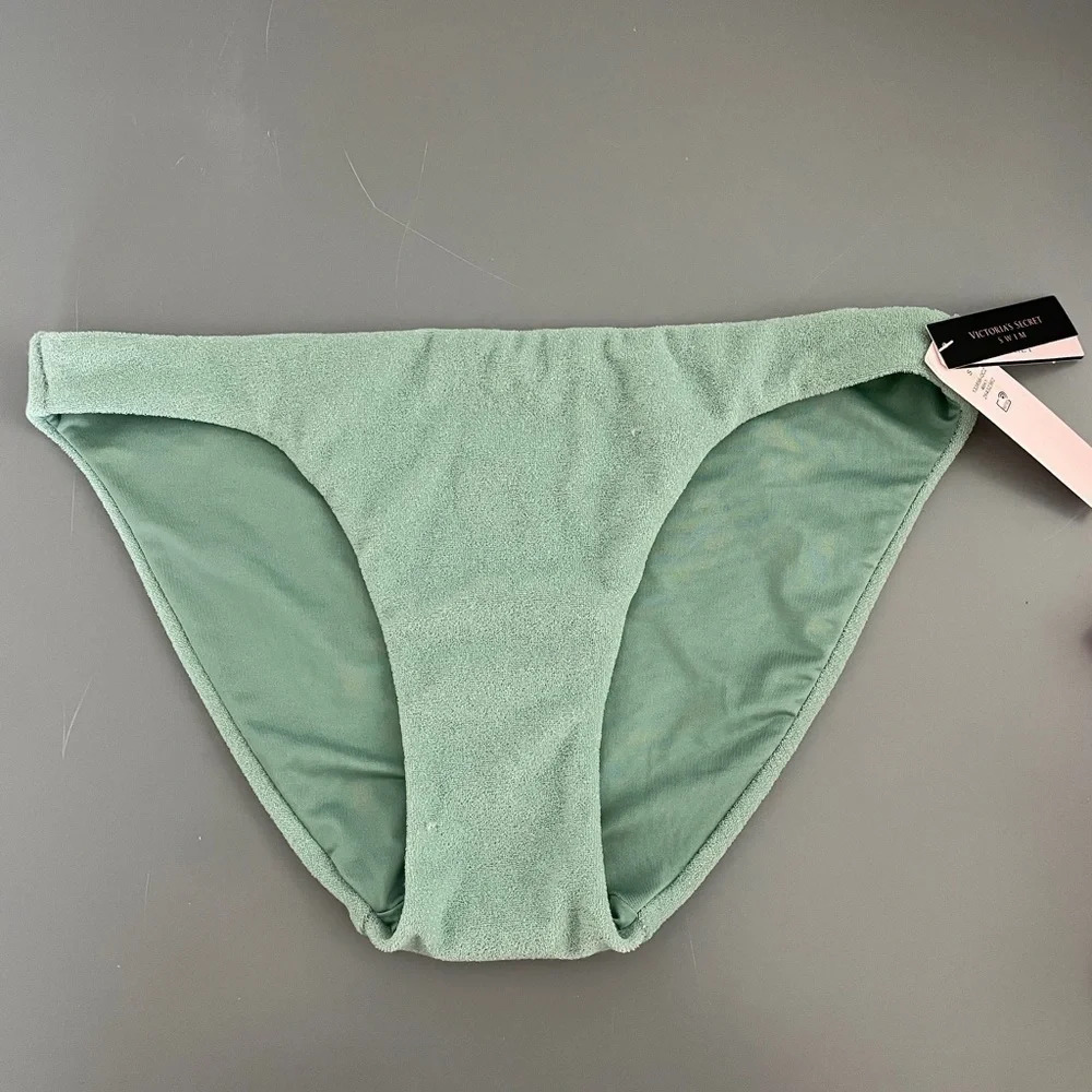 Brand new Victoria's SECRET swim bottom
 
Size in S